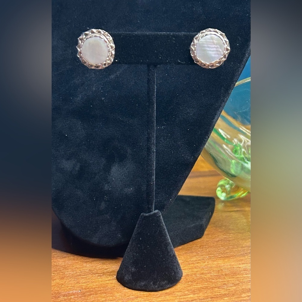 Vintage Mother of Pearl Silver Earrings - Picture 5 of 5